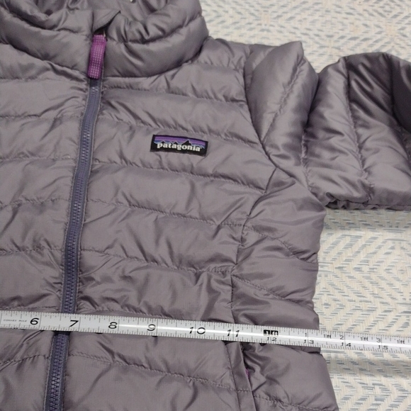 Patagonia Kids Girl Puffer Jacket - Light Gray with Purple Accents - Picture 7 of 15
